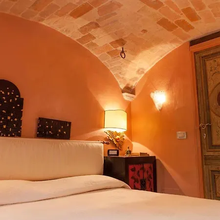 Marcheamore - Bottega Di Giacomino For Art Lovers, With Private Courtyard Apartment