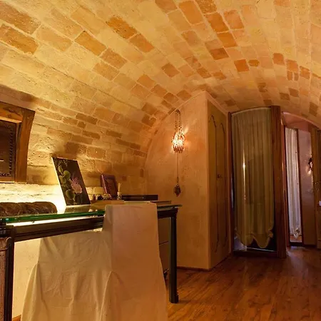 Apartment Marcheamore - Bottega Di Giacomino For Art Lovers, With Private Courtyard