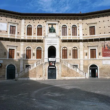 Marcheamore - Bottega Di Giacomino For Art Lovers, With Private Courtyard Apartment